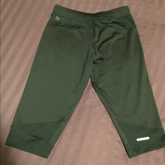 NWOT Reebok Training Capris - Picture 3 of 7
